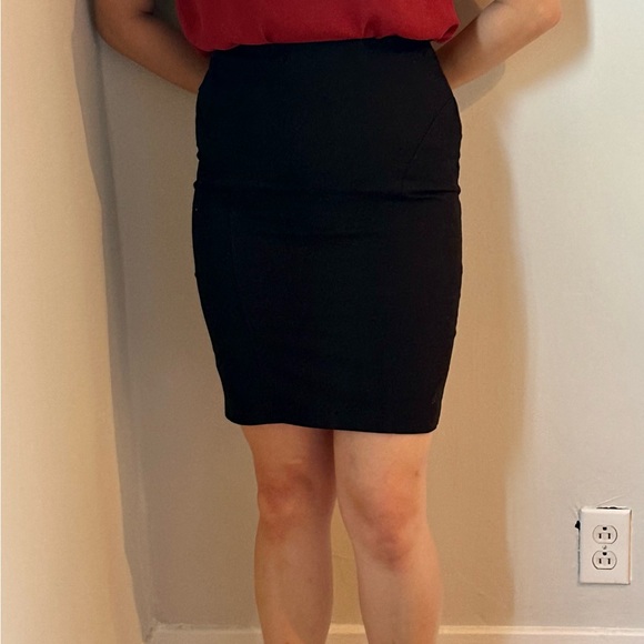 Black Professional Skirt 👩🏻‍💼 - Picture 3 of 3